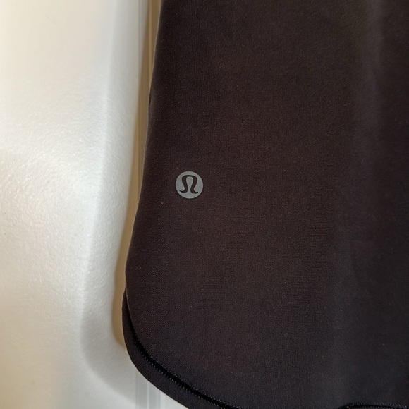 Lululemon On The Fly Skirt Woven Black. size 4 - Picture 6 of 10